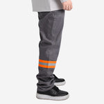 Calça NR10 Eletricista Risco II ATPV 9,6 Cinza 100% Algodão Anti-chama Com Faixas Refletivas Laranjas Maicol C.A 44109