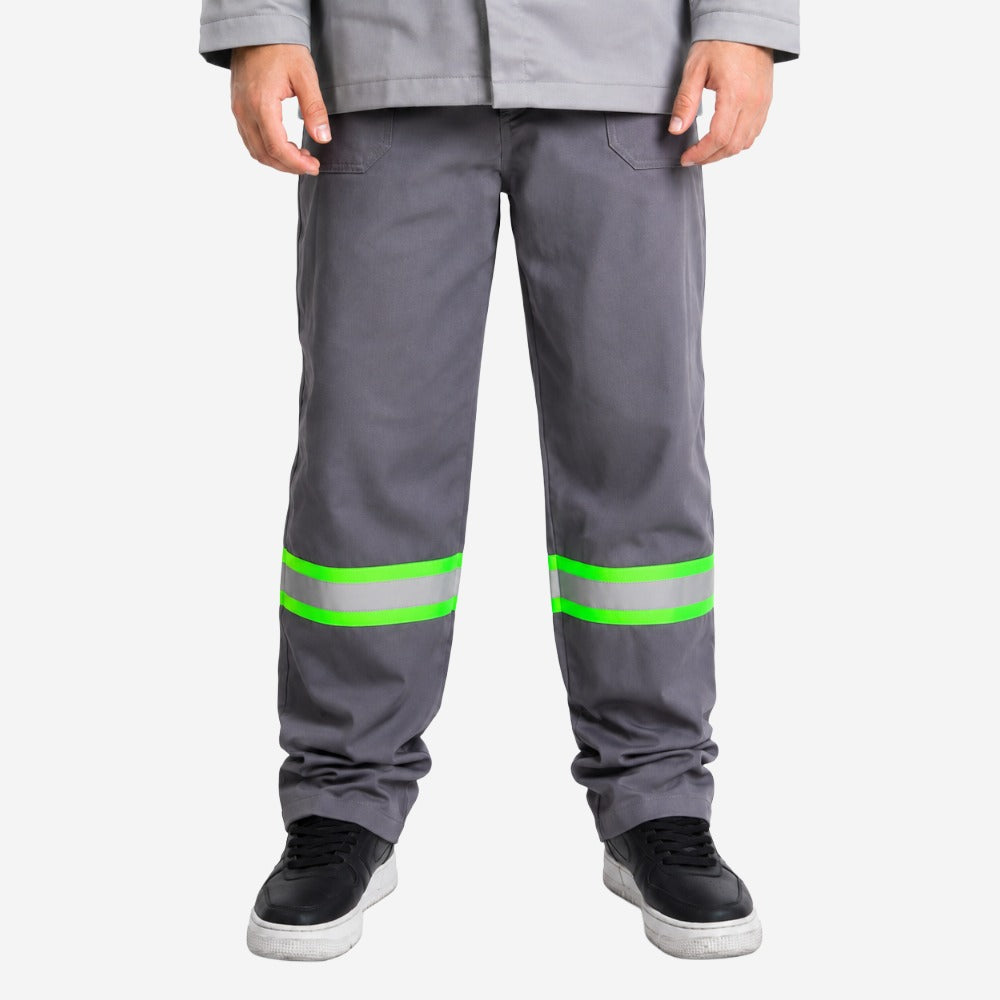 Calça NR10 Eletricista Risco II ATPV 9,6 Cinza 100% Algodão Anti-chama Com Faixas Refletivas Verdes Maicol C.A 38765