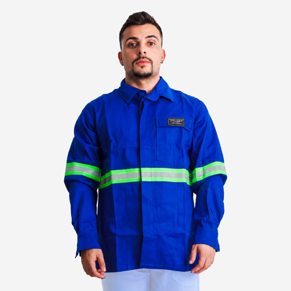 Camisa NR10 Eletricista Risco II ATPV 10,0 Azul Royal 100% Algodão Anti-chama Com Faixas Refletivos Verdes Maicol C.A 44108
