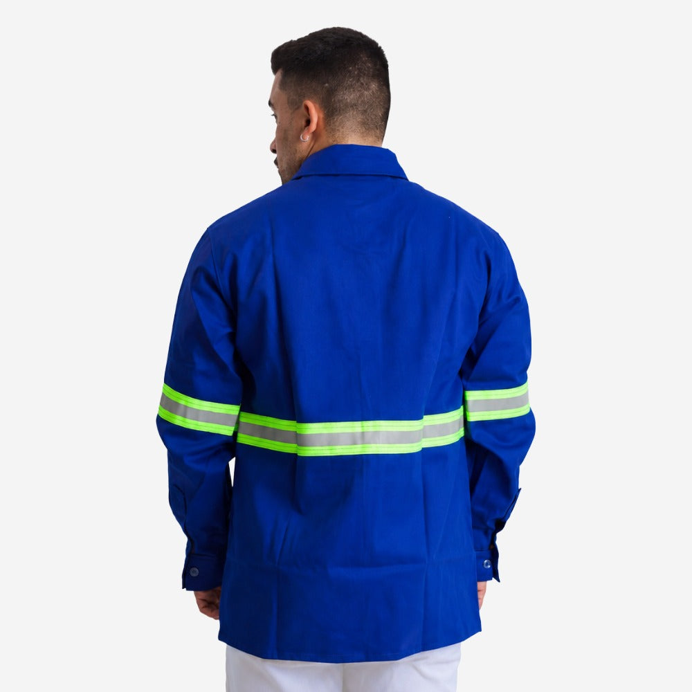 Camisa NR10 Eletricista Risco II ATPV 10,0 Azul Royal 100% Algodão Anti-chama Com Faixas Refletivos Verdes Maicol C.A 44108