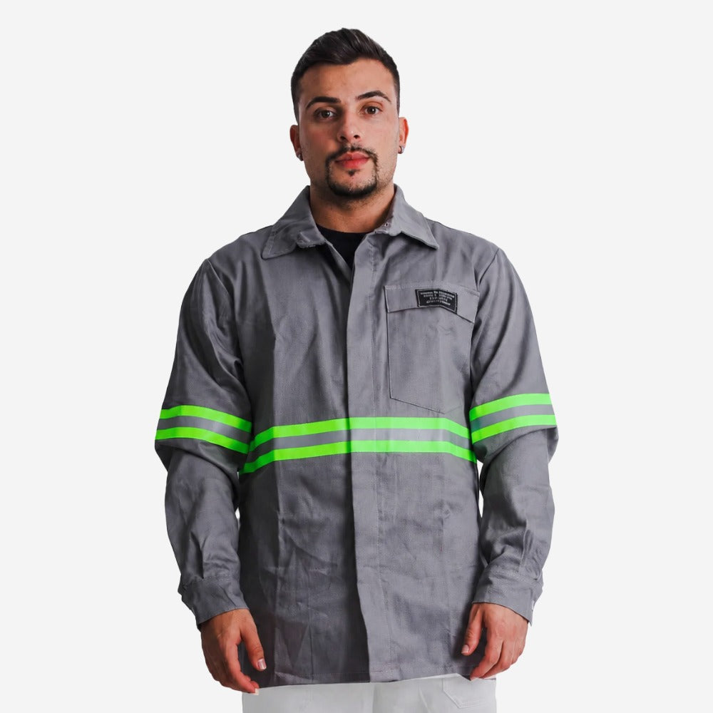 Camisa NR10 Eletricista Risco II ATPV 10,0 Cinza 100% Algodão Anti-chama Com Faixas Refletivos Verdes Maicol C.A 44108