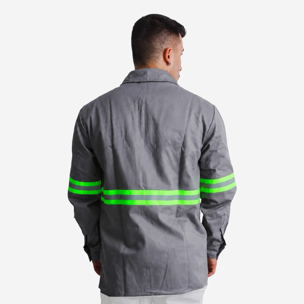 Camisa NR10 Eletricista Risco II ATPV 10,0 Cinza 100% Algodão Anti-chama Com Faixas Refletivos Verdes Maicol C.A 44108