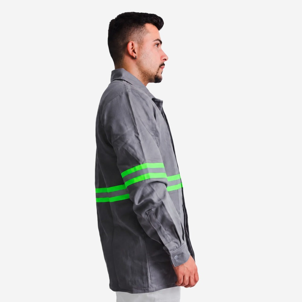 Camisa NR10 Eletricista Risco II ATPV 10,0 Cinza 100% Algodão Anti-chama Com Faixas Refletivos Verdes Maicol C.A 44108