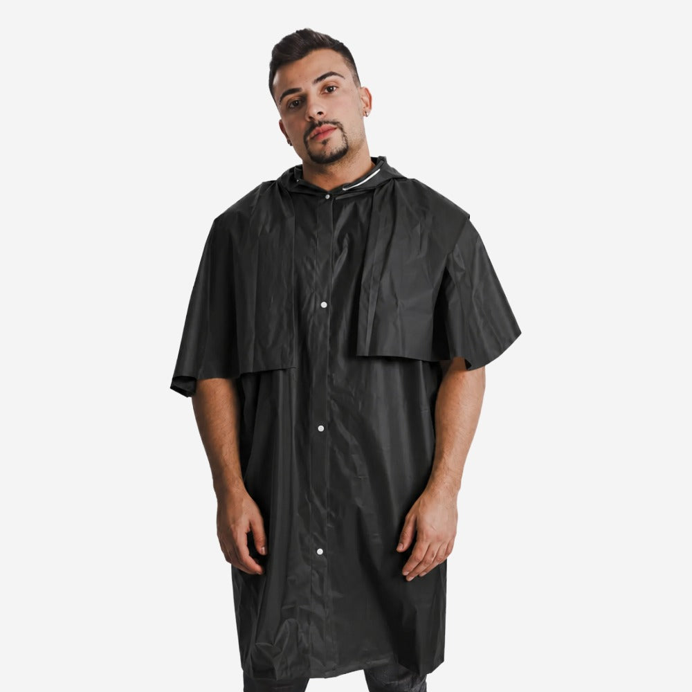 Capa de Chuva em PVC Morcego Preto com Capuz e Fechamento em Botões Maicol CA 28191