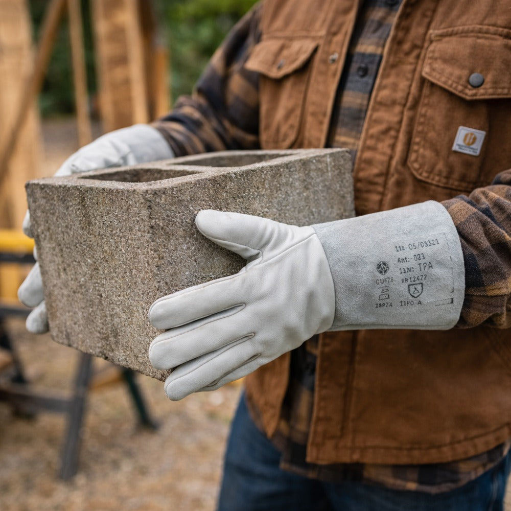 Luva de Proteção Mista Couro Vaqueta e Dorso de Raspa Com Reforço Entre Polegar e Indicador Punho 15 cm Fena Luvas C.A 42994