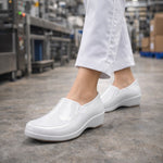 Mocassim Feminino de EVA Impermeável Branco Uso Profissional Antimicrobiano Solado Antiderrapante Sticky Shoes Woman SOC-W-BCA C.A 41532