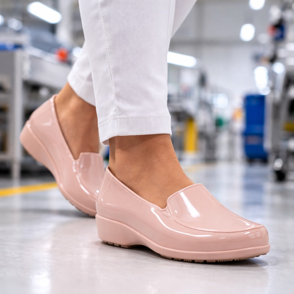 Mocassim Feminino de EVA Impermeável Nude Uso Profissional Antimicrobiano Solado Antiderrapante Sticky Shoes Woman SOC-W-NUD C.A 41532