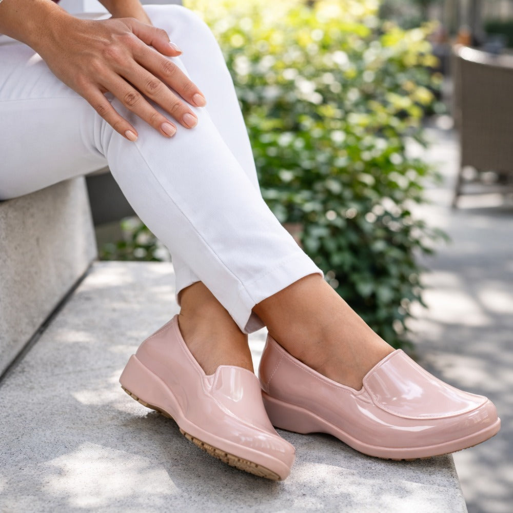 Mocassim Feminino de EVA Impermeável Nude Uso Profissional Antimicrobiano Solado Antiderrapante Sticky Shoes Woman SOC-W-NUD C.A 41532