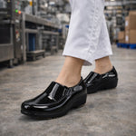 Mocassim Feminino de EVA Impermeável Preto Uso Profissional Antimicrobiano Solado Antiderrapante Sticky Shoes Woman SOC-W-PTA C.A 41532