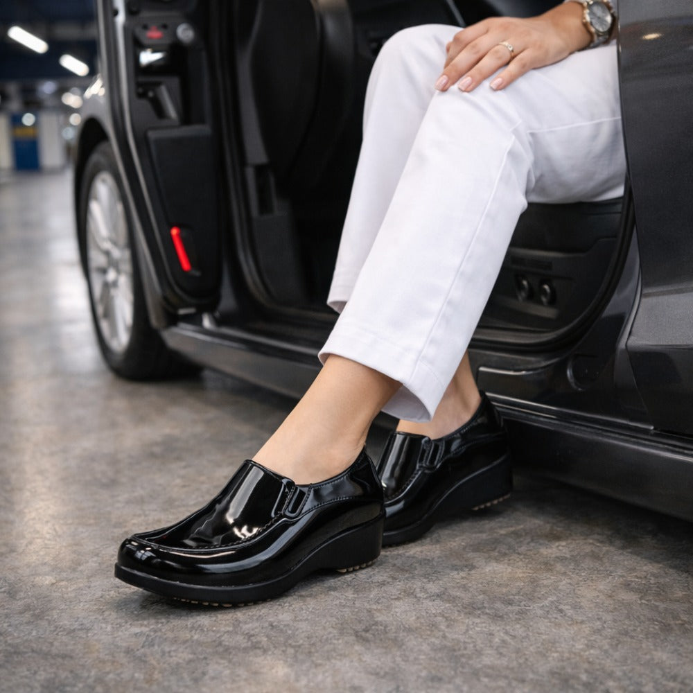 Mocassim Feminino de EVA Impermeável Preto Uso Profissional Antimicrobiano Solado Antiderrapante Sticky Shoes Woman SOC-W-PTA C.A 41532