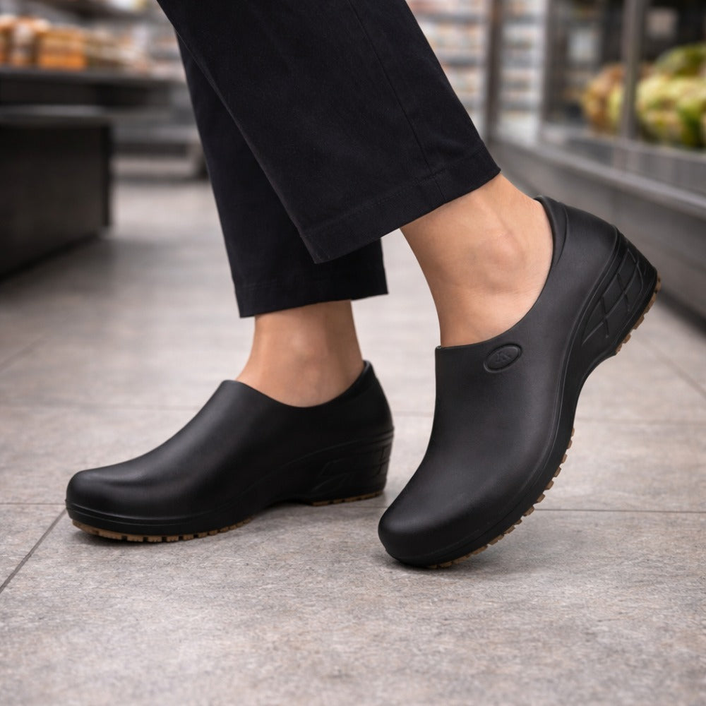 Sapato de EVA Feminino Cinza Escuro Uso Profissional Antimicrobiano Solado Antiderrapante Sticky Shoes Woman SSW-VDHOS C.A 39848