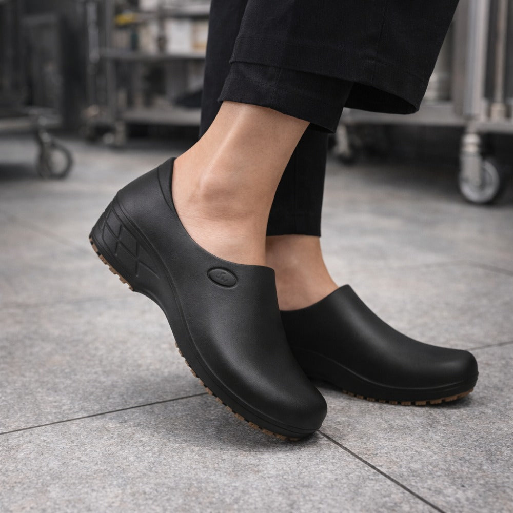 Sapato de EVA Feminino Cinza Escuro Uso Profissional Antimicrobiano Solado Antiderrapante Sticky Shoes Woman SSW-VDHOS C.A 39848