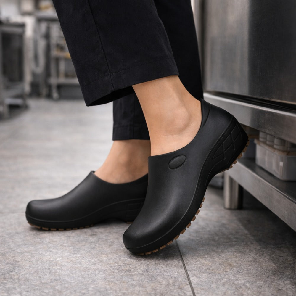 Sapato de EVA Feminino Cinza Escuro Uso Profissional Antimicrobiano Solado Antiderrapante Sticky Shoes Woman SSW-VDHOS C.A 39848