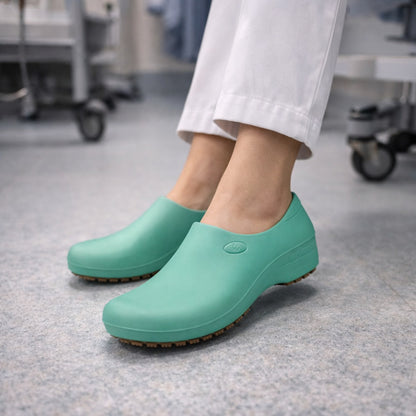 Sapato de EVA Feminino Verde Claro Uso Profissional Antimicrobiano Solado Antiderrapante Sticky Shoes Woman SSW-VDHOS C.A 39848