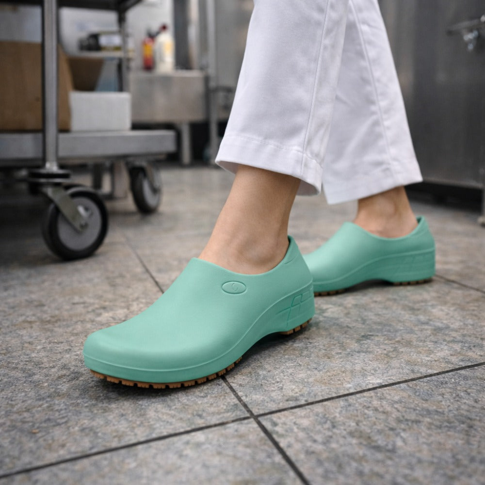 Sapato de EVA Feminino Verde Claro Uso Profissional Antimicrobiano Solado Antiderrapante Sticky Shoes Woman SSW-VDHOS C.A 39848