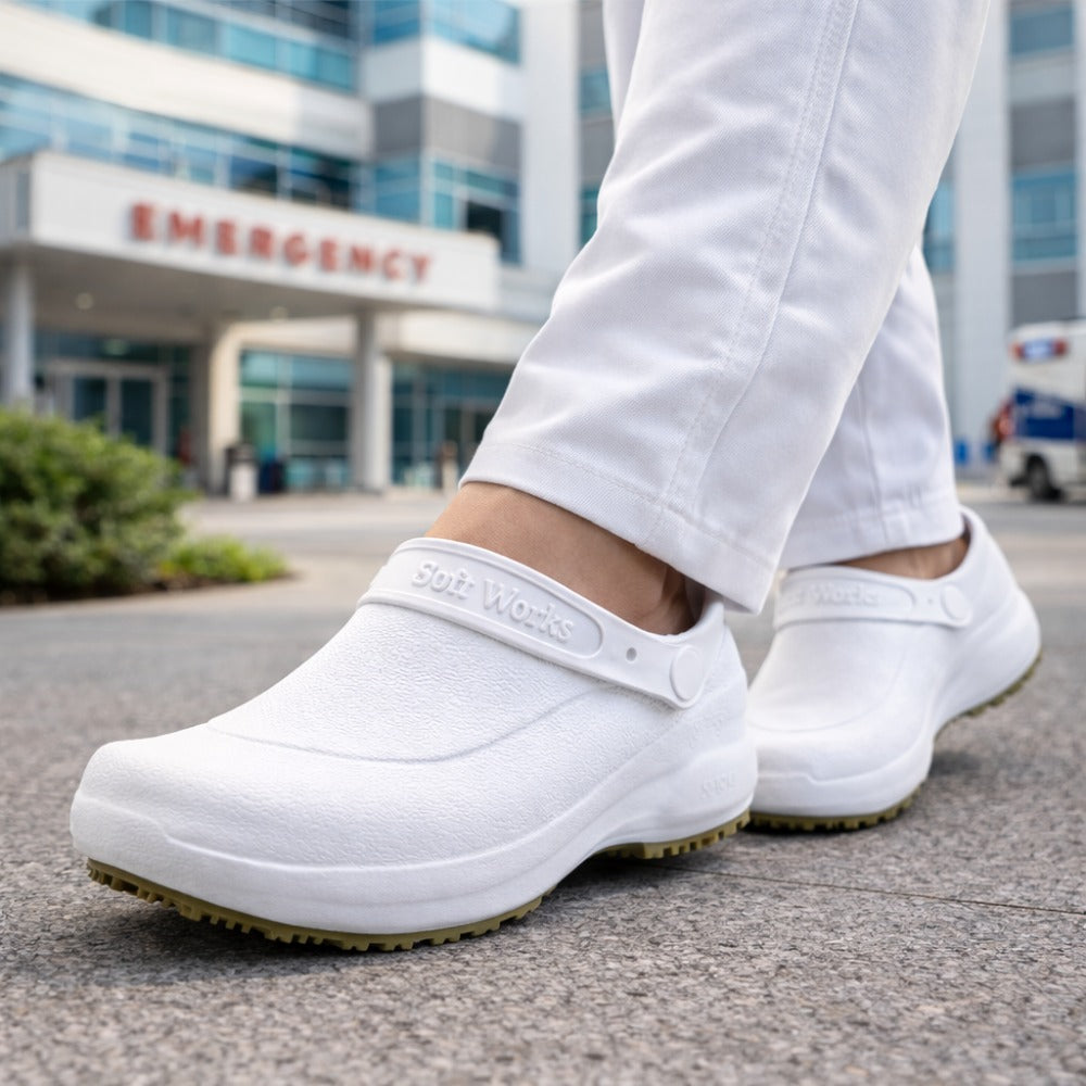 Sapato de EVA Tipo Crocs Branco Uso Profissional Antimicrobiano Solado Antiderrapante Soft Works BB60 C.A 27921