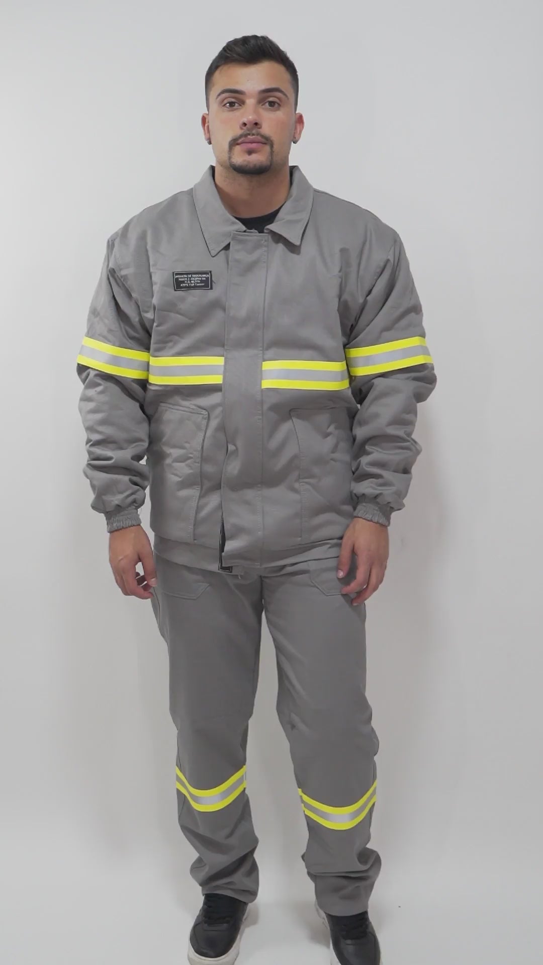 Calça NR10 Eletricista Risco II ATPV 10,0 Cinza 100% Algodão Anti-chama Com Faixas Refletivas Laranjas Maicol C.A 44109